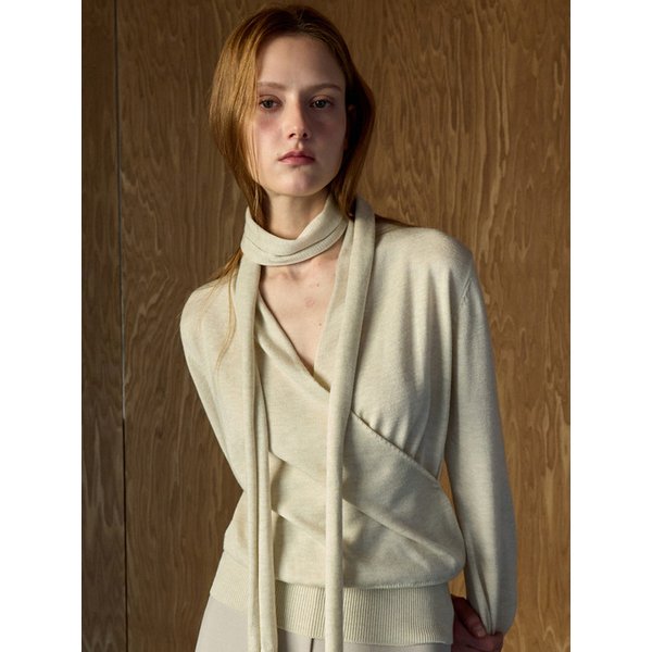 다이애그널 랩 스카프 니트 탑 베이지 OU1875