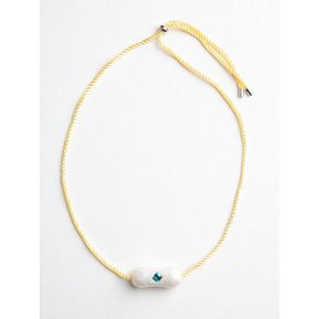 PEANUT NECKLACE / blue