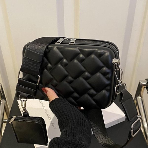 [옷자락] 여자 겨울 스퀘어 퀼팅 블랙 카드지갑 키링 크로스백