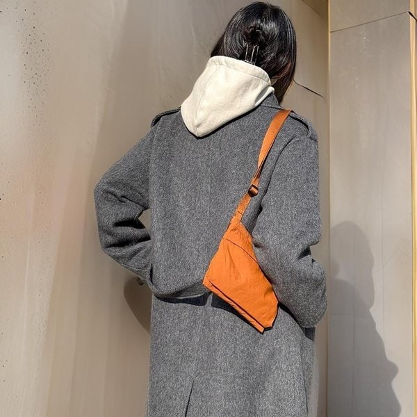 [옷자락] 여자 멀티컬러 포켓 끈조절 크로스백