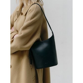 오스트카카 포레나 버킷 숄더 블랙