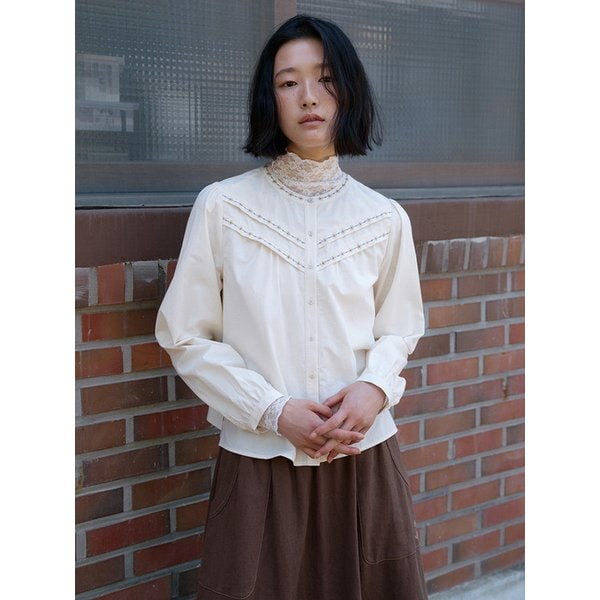 [KiiiKiii PICK] 플라워 자수 포인트 블라우스_T256MBL165W