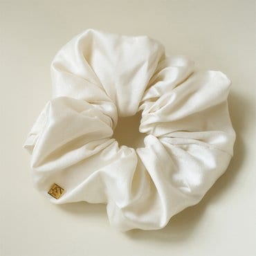 킨더살몬 Silk Scrunchie White