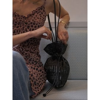 KWANI Crinkle Shoulder Bag Sleek Black