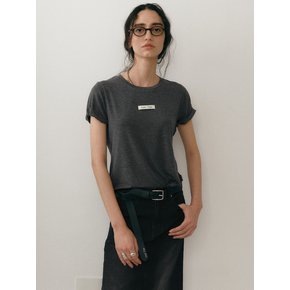 ROLL UP LABEL T-SHIRT [CHARCOAL]