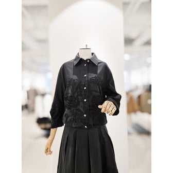 아이잗컬렉션 [파주점] [더아이잗컬렉션]코튼 플라워 텍스처 블라우스 CS4B0BL132