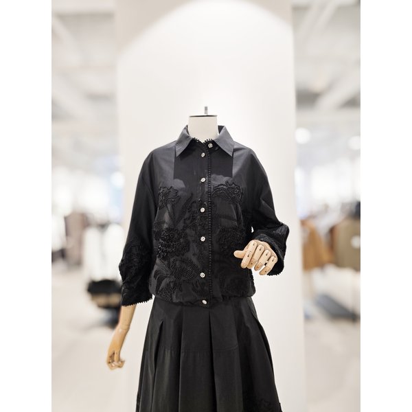 [파주점] [더아이잗컬렉션]코튼 플라워 텍스처 블라우스 CS4B0BL132