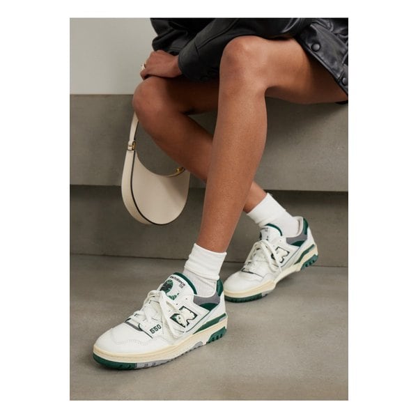 550 퍼포레이티드 디스트레스드 스무스 앤 텍스처 가죽 스니커즈 1647597338720240