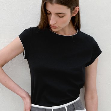 나인(Atelier Nain) [25S/S](택가:39,000원)레이라 피코 스티치 슬림 티(T-7039)