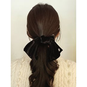 Vintage Mood Cameo Velvet Ruffle Scrunchie[Black]