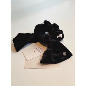 Vintage Mood Cameo Velvet Ruffle Scrunchie[Black]