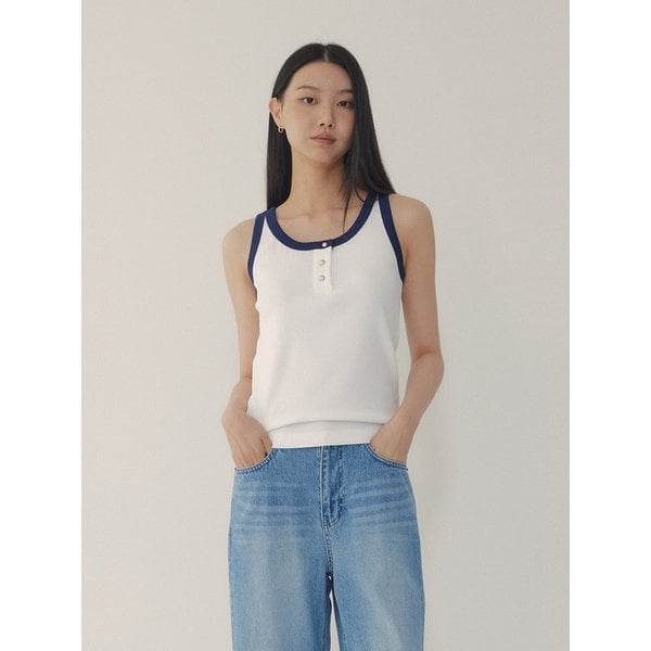 리브드 버튼 슬리브리스 티셔츠_화이트 7116240603