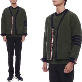 [부산점] 25FW 남성 사선 스트라이프 울 가디건 (MKC613B Y1026 310 25F)