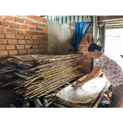 drying-out-rice-papers.jpg