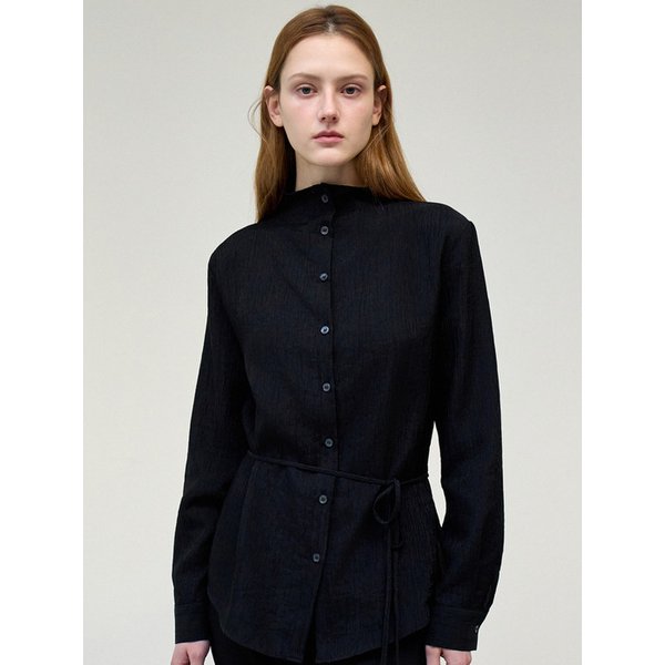 하프넥 벨티드 블라우스 블랙 OU1862