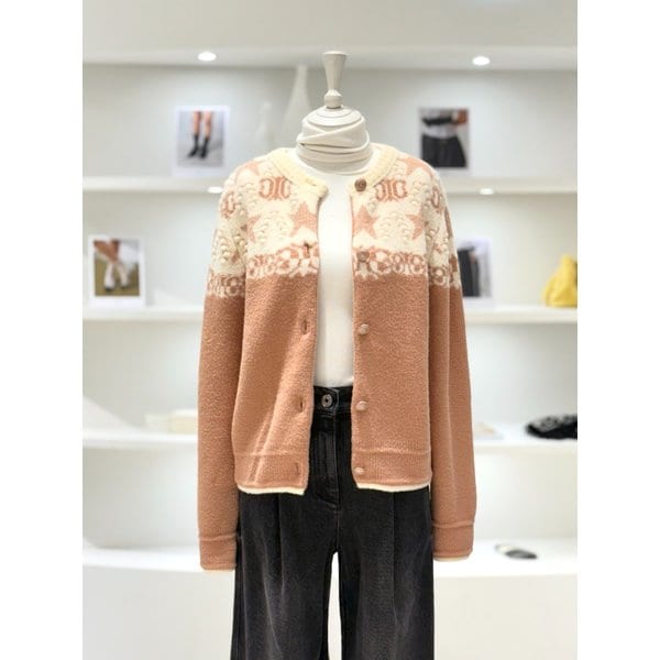 [여주점] 여성 엠블럼 자카드 니트 가디건(D244KSL038)
