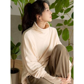 프런투라인 [이청아 PICK] 소프트웜 하이넥 베이직 맨투맨