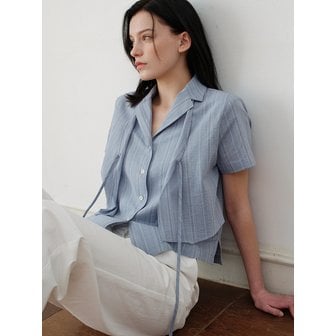 ourcomos comos 1135 open collar overlap blouse (blue)