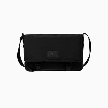 Calvin Klein Jeans ACC 남녀공용 메트로 나일론 플랩 메신저(4G3176G-UB1)