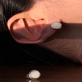 MOTHERS WHITE QUARTZ STUDS