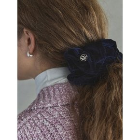 S LOGO VELVET SCRUNCH / NAVY