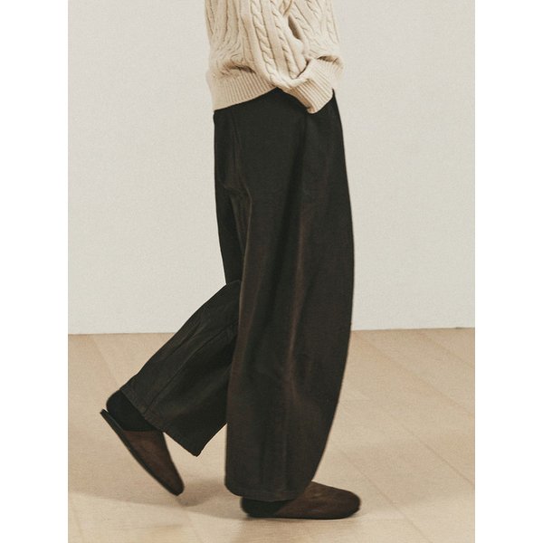 VOLUME CURVED LINE PANTS_KHAKI