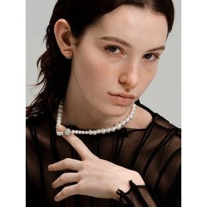 VH Crystal Ball Pearl Necklace_VH2411NE001M