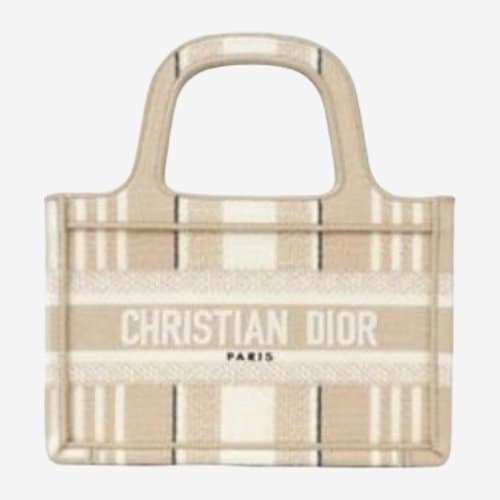 구매 후기 l 디올 북 토트 자수 스몰백 구매 후기 여성 토트백 추천 크리스찬 디올 자수 20SS Dior Book Tote 자수 스몰백 : 네이버 블로그 검색결과 >디올북토트, 믿고 사는 즐거움 Ssg.Com” style=”width:100%” title=”검색결과 >디올북토트, 믿고 사는 즐거움 SSG.COM”><figcaption>검색결과 >디올북토트, 믿고 사는 즐거움 Ssg.Com</figcaption></figure>
<figure><img decoding=