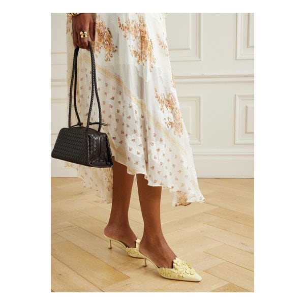 하네스 아플리케 스웨이드 뮬 50mm 파스텔 옐로 1647597360419452