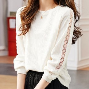 꽃잎펀칭슬리브 라운드넥 블라우스 4EEA67_P357853861