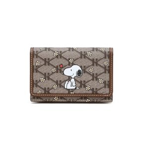 [PEANUTS X HAZZYS] 시그니처 패턴 다크브라운 가죽 스누피 플랩카드 HIHO4F383W2