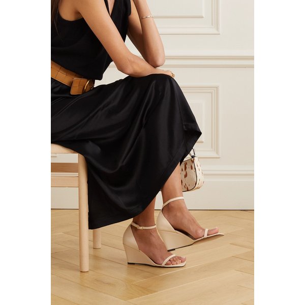 에이티피 아틀리에 네트 서스테인 모르콘 가죽 웨지 샌들 1647597301822552