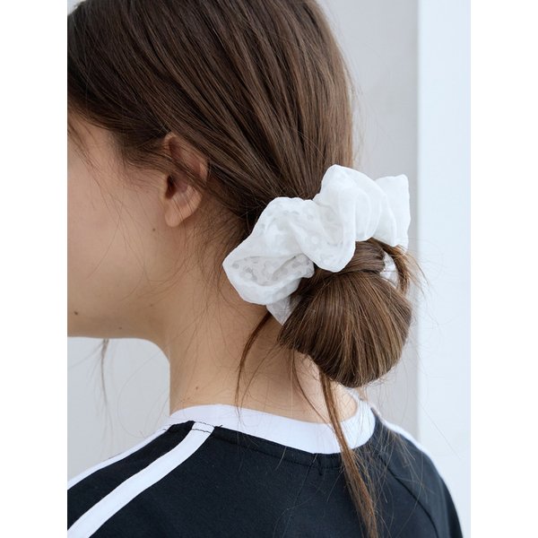 DAISY LACE SCRUNCHIE_WHITE