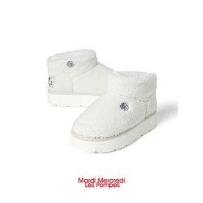 BOUCLE UGG BOOTS_WHITE