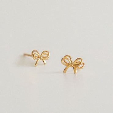 모던라이크 [ 본사정품 / 실크 파우치 쇼핑백 증정 ] 14k 골드필드 실버 라인 미니 리본 귀걸이
