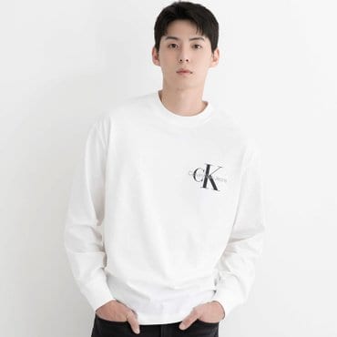 Calvin Klein Jeans 공용 릴렉스핏 모노그램 로고 긴팔 티셔츠(J327339)