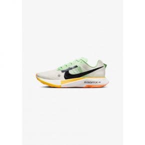 4726885 Nike ZOOMX ULTRAFLY - Trail running shoes summit white/black vapor green laser ora