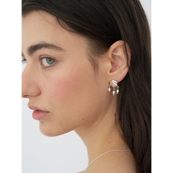 Concha Pearl Drop Earring