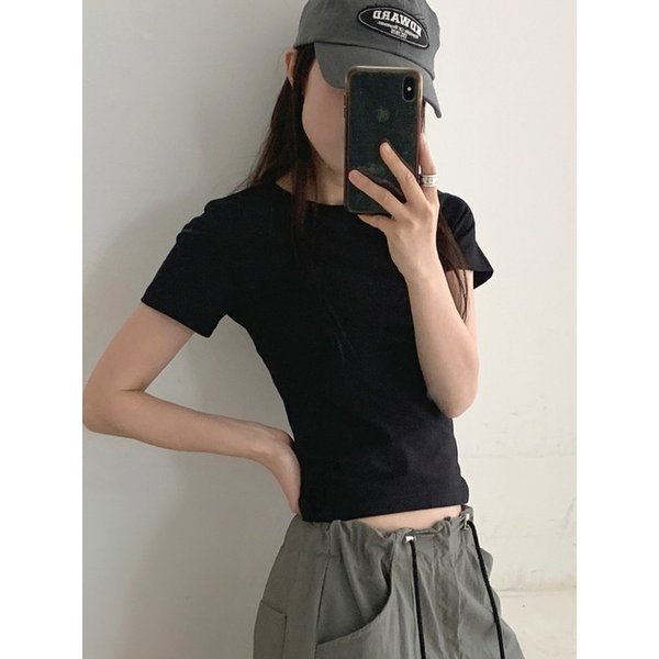 Essential Cropped Short-Sleeve T-Shirt - Black