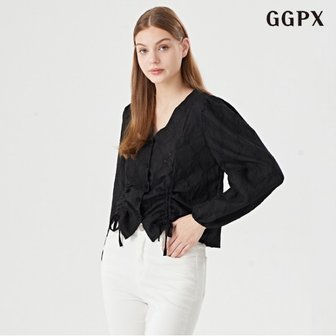 GGPX 정상가:59,000원  자수 펀칭 V넥 셔링 크롭 긴팔 블라우스 (GOCBA008D)