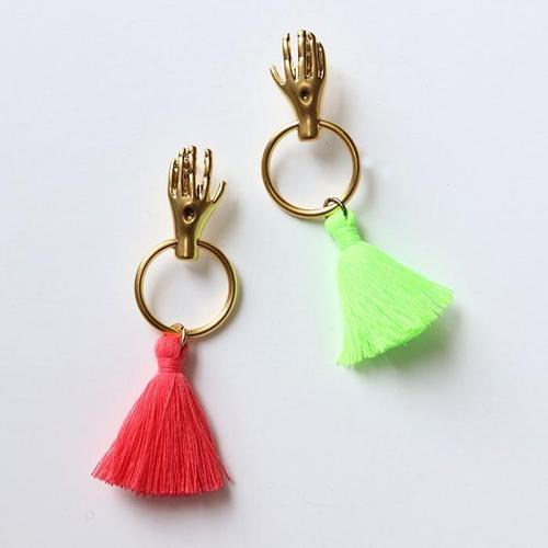 [셀러브레이션by엘리오나] Hands Tassle Earrings(1)