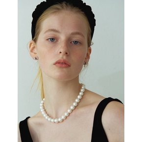 Soft Medium Pearl Necklace