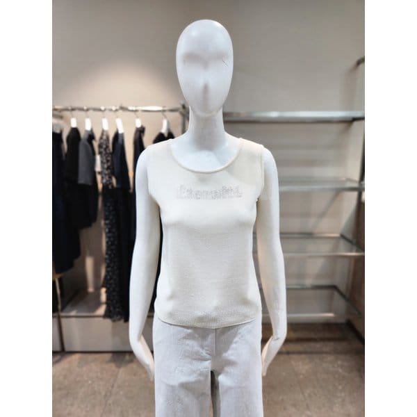 [여주점] [나이스클랍] 라운드넥 자수 슬리브리스 니트 탑 A262PWK517