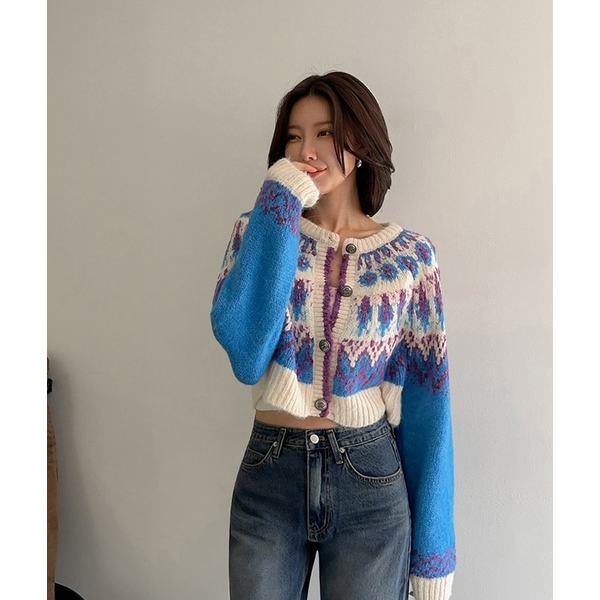 확대된 대표 다바걸 / 스톡노르딕크롭가디건