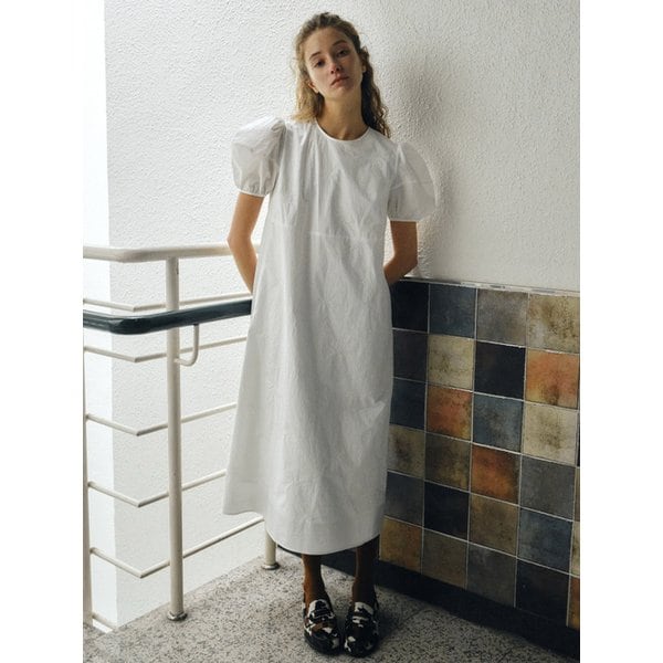 EMBROIDERED BELL SLEEVE MAXI DRESS / WHITE