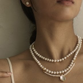 LONG PEARL NECKLACE